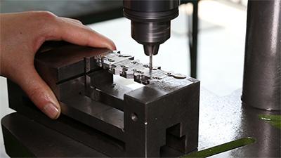 Dịch vụ khoan và đục lỗ CNC