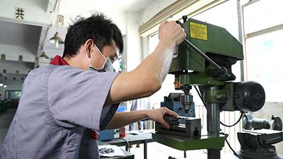 Dịch vụ khoan và đục lỗ CNC